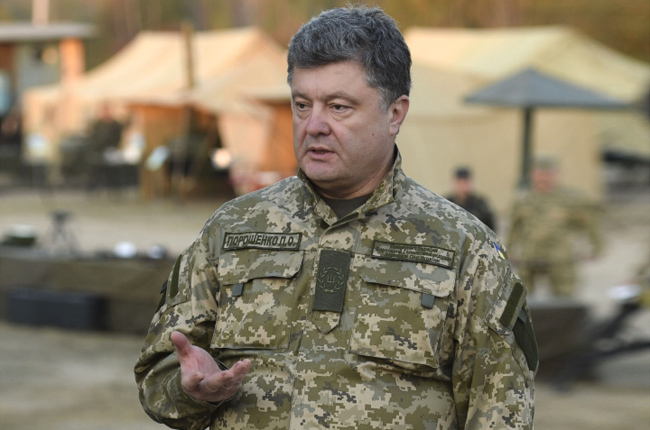 Порошенко: Украина хочет мира, но к полномасштабной войне с Россией готова