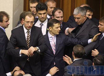 Яценюк заявил, что у коалиции уже есть 300 голосов, а Ляшко хочет быть главой МВД