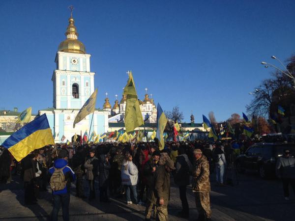 Больше двух тысяч людей собралось на Михайловской площади для участия в Марше достоинства — СМИ