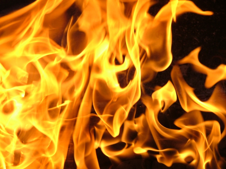 Неизвестные устроили пожар на стройплощадке в столице – ГУ МВД