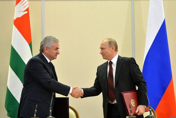 Россия подписала договор о союзничестве и стратегическом партнерстве с Абхазией – Кремль