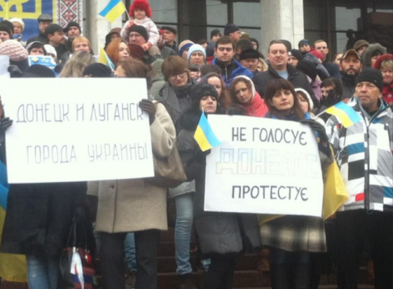 Переселенцы в Киеве выступают против выборов в самопровозглашённых республиках