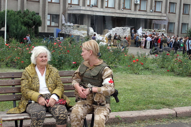 ДонОГА: Украинская армия доставляет гуманитарную помощь жителям зоны АТО