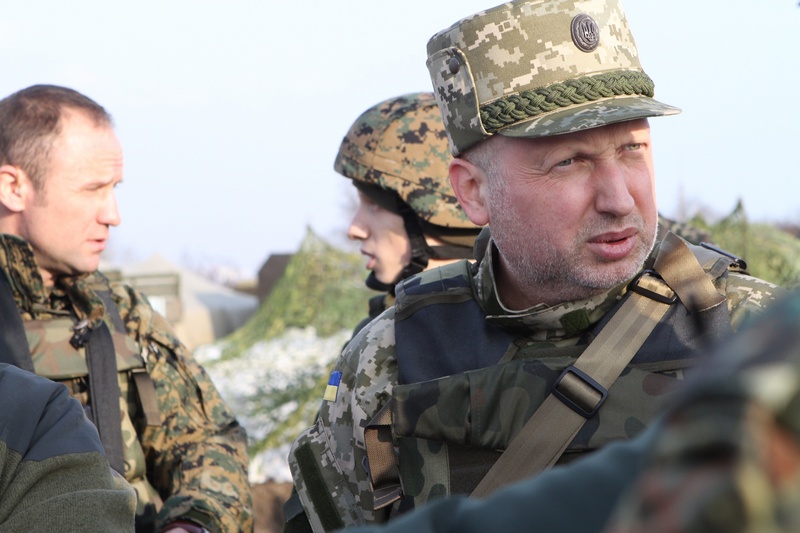 Турчинов: украинская армия способна не только обороняться, но и контратаковать
