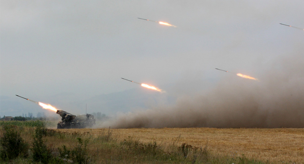 МВД: Украинских военных обстреливают в Луганской области