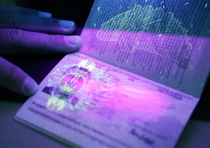 Посол Канады: биометрические паспорта не облегчат получение виз в нашу страну