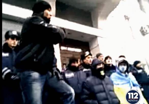 На митинге в Виннице демонстранты призывают 8 декабря штурмом взять здание милиции