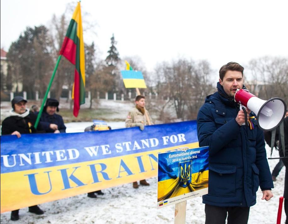 Возле российского посольства в Вильнюсе открыли «сквер Евромайдана»