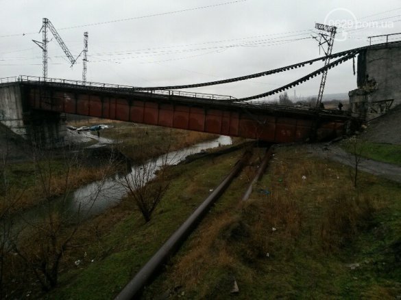 МВД квалифицирует подрыв моста под Мариуполем как теракт