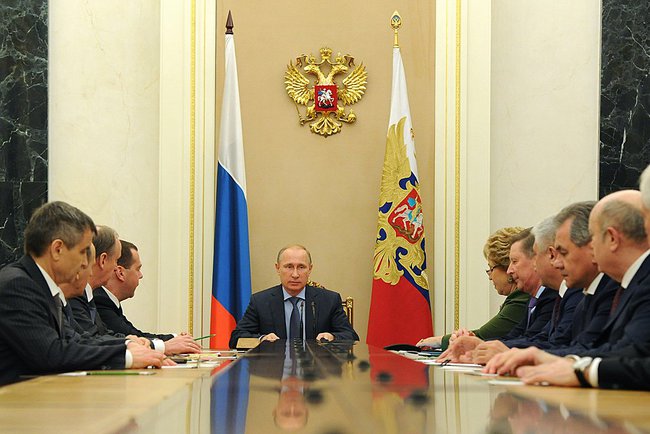 На совещании Совбеза РФ, которое сегодня провел Путин, обсуждалась ситуация на Донбассе