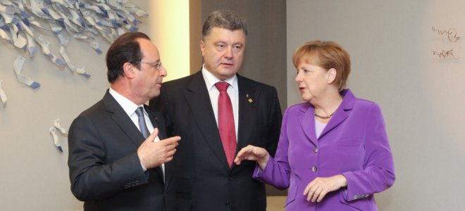 Порошенко, Меркель и Олланд выступили за возобновление переговоров в Нормандском формате