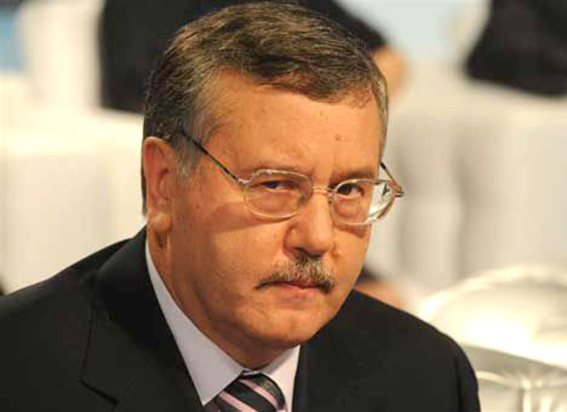 Гриценко заявил, что Яценюк уже давно должен был перекрыть оффшорные потоки