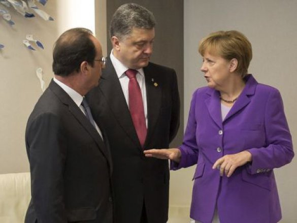 Порошенко, Олланд и Меркель провели встречу перед началом Марша единства