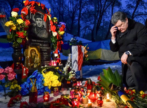 Порошенко на Майдане почтил память Нигояна, Жизневского и других погибших активистов