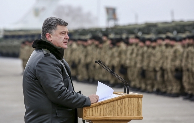 Порошенко: Украина получит от Канады военную экипировку
