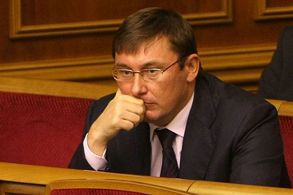 Луценко считает Порошенко, Яценюка и НБУ ответственными за девальвацию гривны