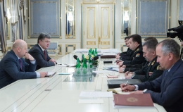 Встречу с силовиками Порошенко начал с хороших новостей с фронта