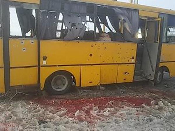 МВД: Под артобстрел сепаратистов попал автобус с мирными жителями под Волновахой – 10 погибших