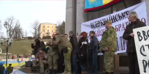 Импичмент президенту и военное положение – требования на Вече на Майдане