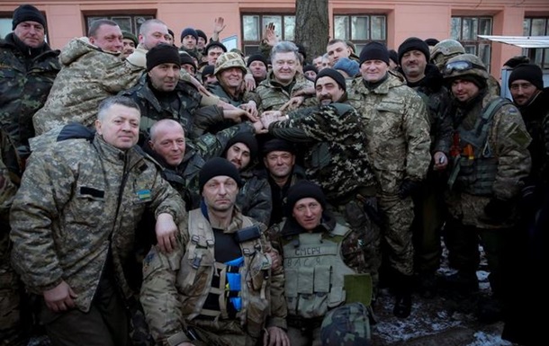 Президент в Артемовске пообщался с бойцами из Дебальцево