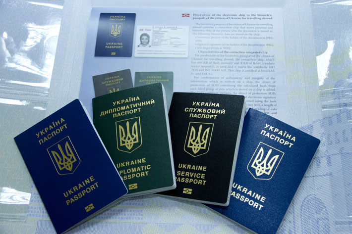 МИД Украины: Мы получаем от иностранных специалистов положительные отзывы о биометрических паспортах