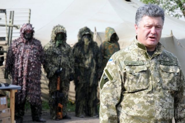 В «ЛНР» заявили об отводе 80% вооружения, Порошенко назвал отвод орудий сепаратистами «фейковым»
