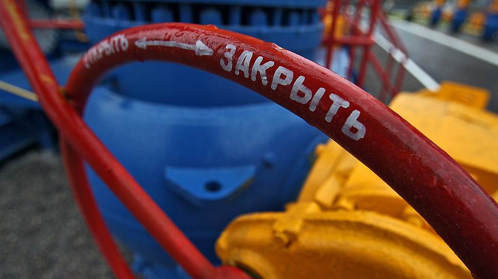 Песков: Минэнерго РФ и «Газпром» постоянно обсуждают украинский газовый вопрос с ЕС
