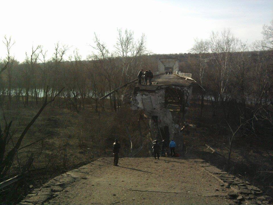 Фото: Полностью разрушен мост через Северский Донец в Станице Луганской