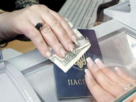 Рада намерена разрешить осуществлять валютные операции без паспорта