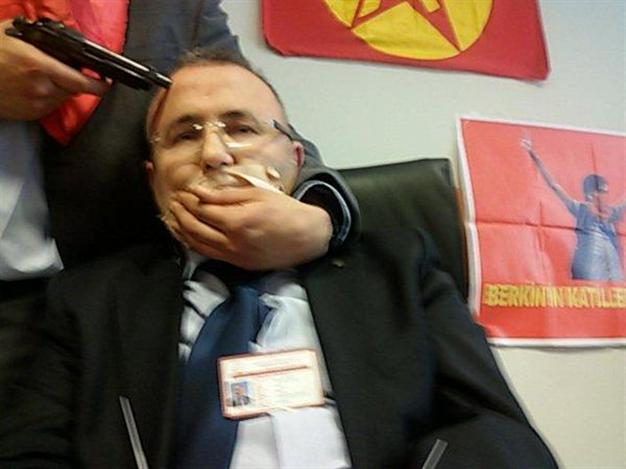 В Стамбуле в зале суда захватили в заложники прокурора
