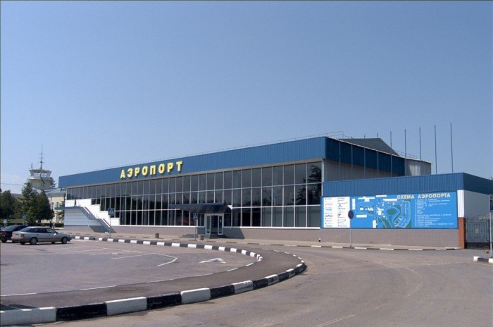 В аэропорту Симферополя ищут взрывное устройство