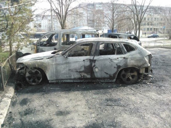 Сегодня ночью в Сумах сожгли 4 автомобиля