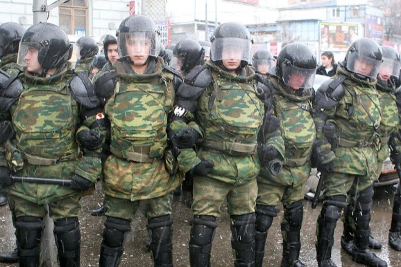 Внутренние войска России провели учения по мотивам событий на Майдане
