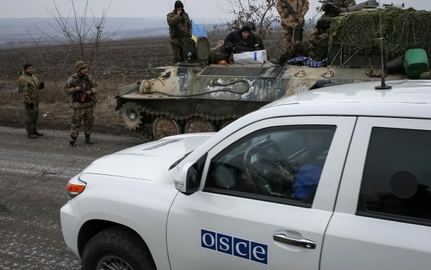 Наблюдатели ОБСЕ снова попали под обстрел