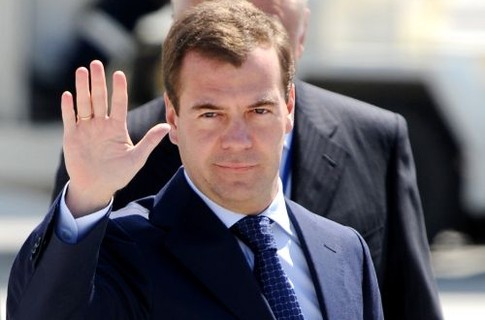 Медведев: Россия не собирается реструктурировать долги Украины
