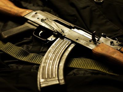 Рада намерена разрешить выдачу оружия госслужащим в зоне АТО