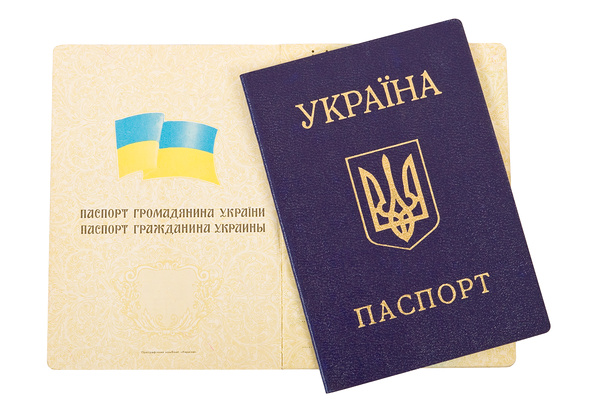 Кабмин представил новый бланк внутренних паспортов