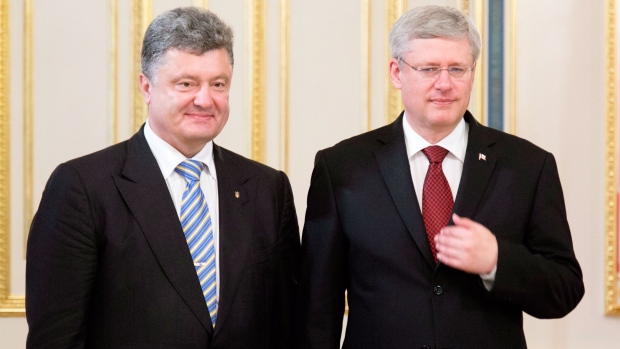 Порошенко: Украина и Канада начали консультации по визовому диалогу