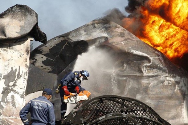 На горящей под Киевом нефтебазе обнаружили тело