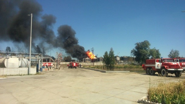 Дым от пожара на нефтебазе идет в сторону Киева