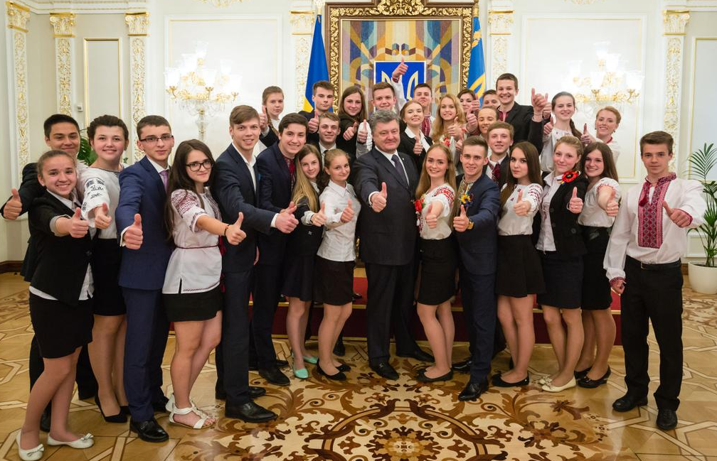 Порошенко встретился с лидерами школьного самоуправления Украины