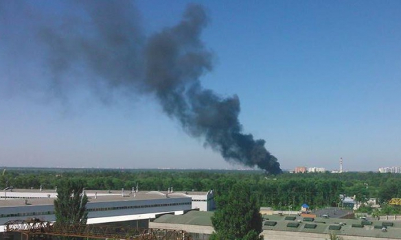 Сезон пожаров: В Броварах под Киевом горит склад пенопласта, фото - 1 - изображение