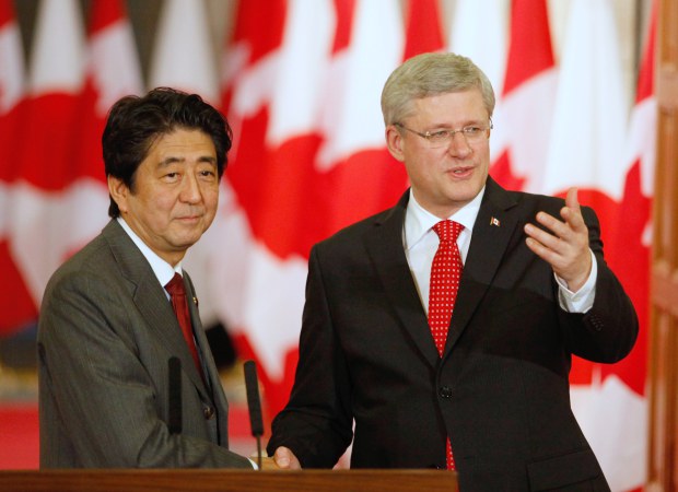 В Украину прибыли премьер-министры Японии и Канады