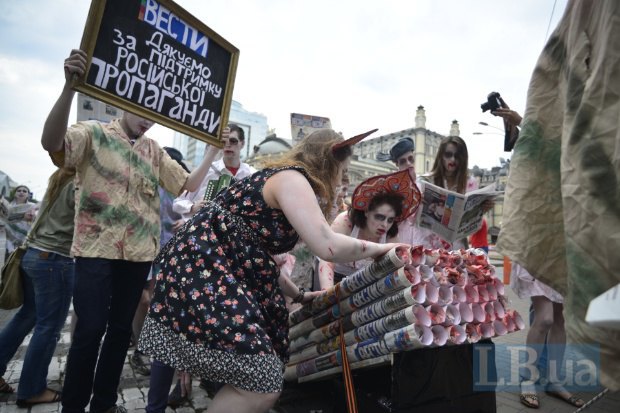 В Киеве прошел «зомби-митинг» против газеты «Вести» - 4 - изображение