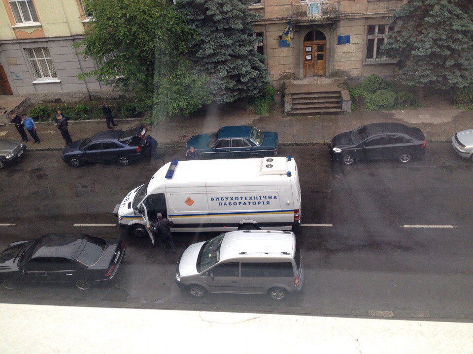 Возле отделения милиции во Львове прогремел взрыв, один милиционер ранен