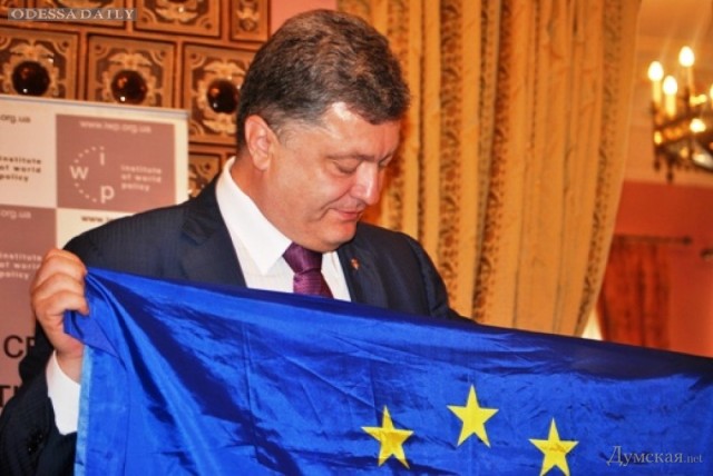 Порошенко: Враг всячески мешает экономической интеграции Украины с ЕС