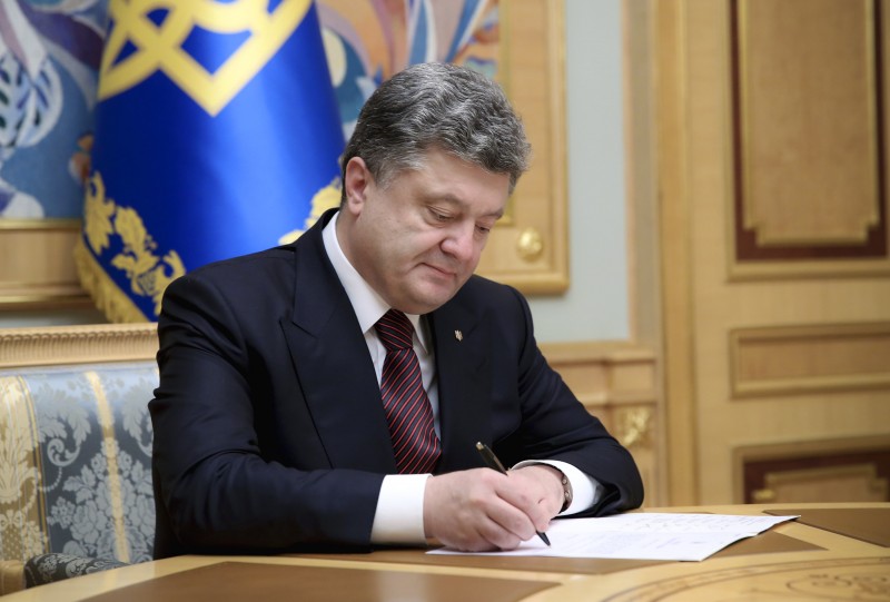 Порошенко подписал закон о допуске иностранных миротворцев в Украину