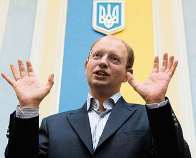 Яценюк: Украина настаивает на реструктуризации долгов на своих условиях