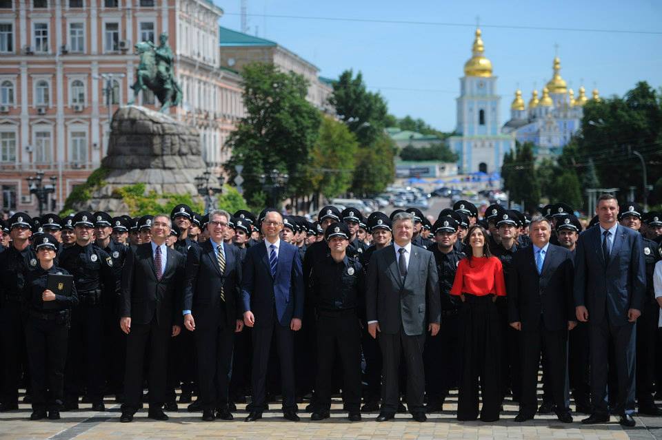 Полный текст обращения Порошенко на церемонии принесения присяги патрульными полицейскими