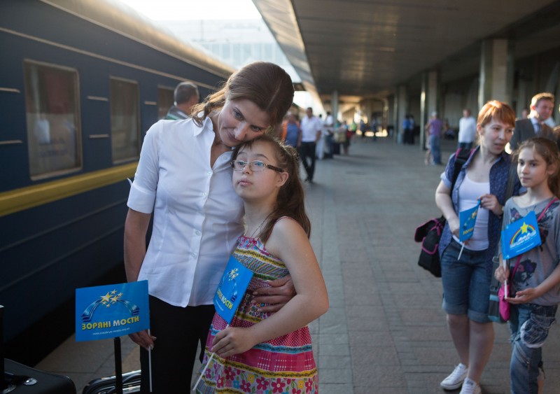 Марина Порошенко помогла девочке с синдромом Дауна поехать на фестиваль творчества